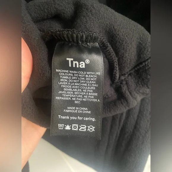 New Aritzia Black "Lena" TNA Cropped 1/2 Half-zip Fleece Sweater in size M - Picture 10 of 11